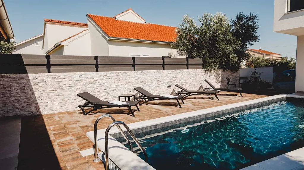 Villa in Vodice with Outdoor Pool for 8 Guests