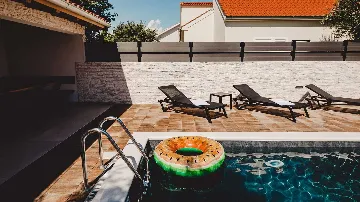 Villa in Vodice with Outdoor Pool for 8 Guests