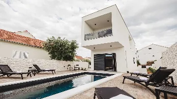 Villa in Vodice with Outdoor Pool for 8 Guests