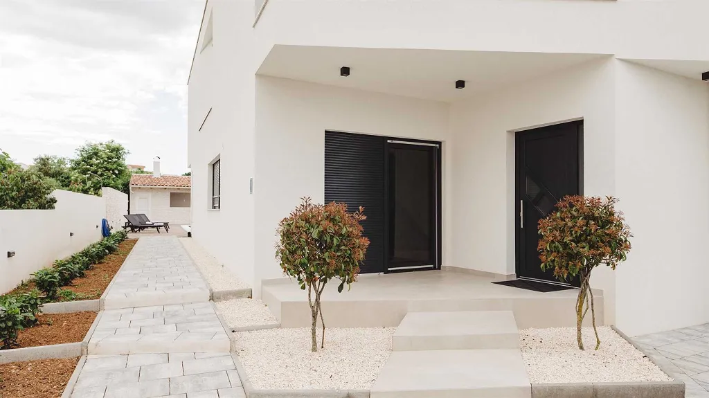 Villa in Vodice with Outdoor Pool for 8 Guests