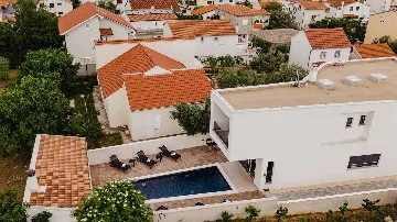Villa in Vodice with Outdoor Pool for 8 Guests