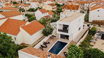 Villa in Vodice with Outdoor Pool for 8 Guests