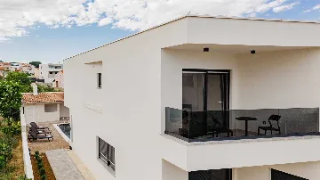 Villa in Vodice with Outdoor Pool for 8 Guests