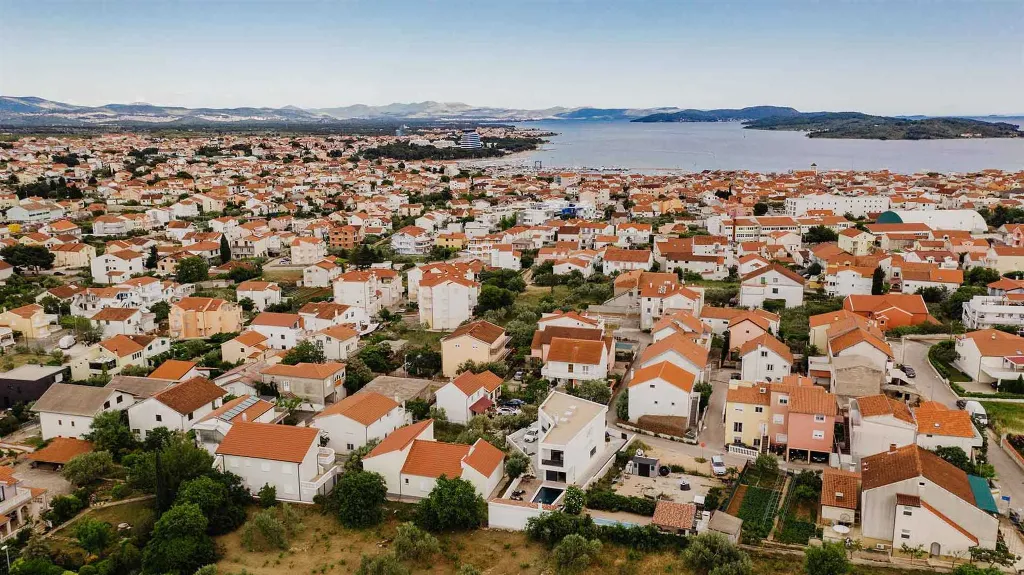 Villa in Vodice with Outdoor Pool for 8 Guests