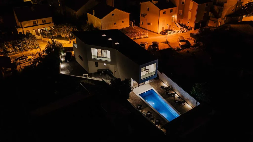 Villa in Vodice with Outdoor Pool for 8 Guests
