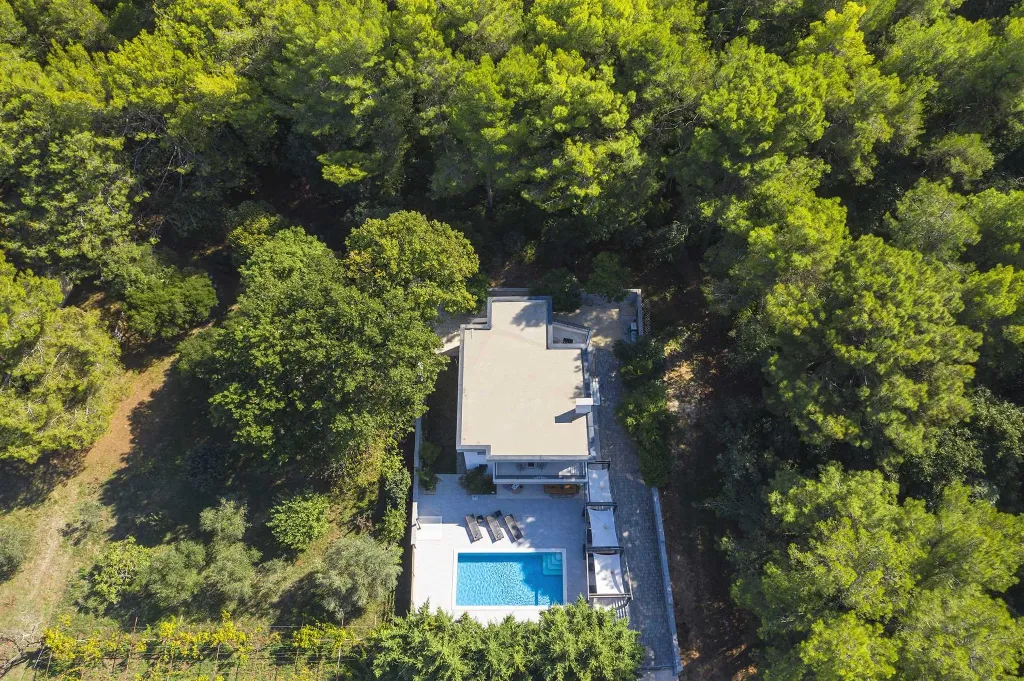 Modern Villa with Pool in Banjole (Up to 8 Guests)