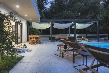 Modern Villa with Pool in Banjole (Up to 8 Guests)
