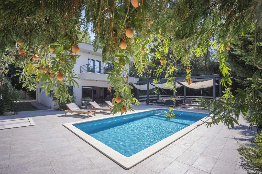 Modern Villa with Pool in Banjole (Up to 8 Guests)