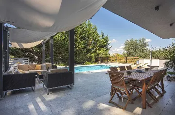 Modern Villa with Pool in Banjole (Up to 8 Guests)