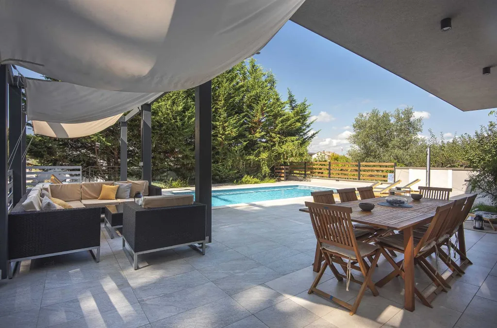 Modern Villa with Pool in Banjole (Up to 8 Guests)