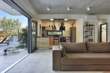 Modern Villa with Pool in Banjole (Up to 8 Guests)