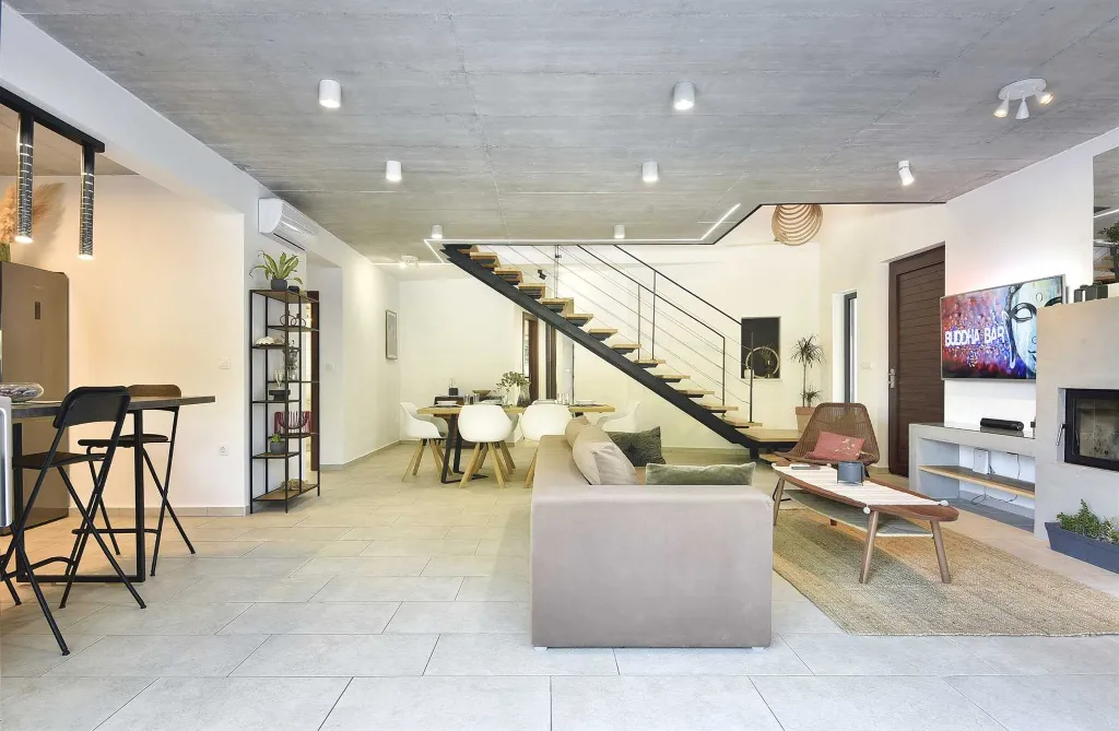 Modern Villa with Pool in Banjole (Up to 8 Guests)