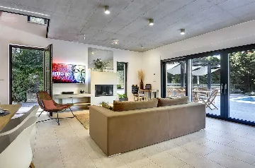 Modern Villa with Pool in Banjole (Up to 8 Guests)