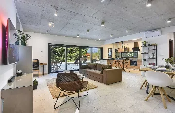 Modern Villa with Pool in Banjole (Up to 8 Guests)