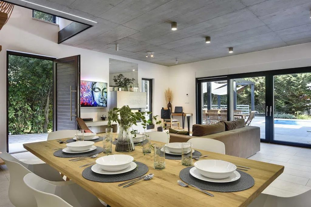 Modern Villa with Pool in Banjole (Up to 8 Guests)