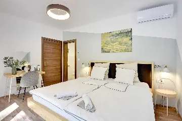 Modern Villa with Pool in Banjole (Up to 8 Guests)