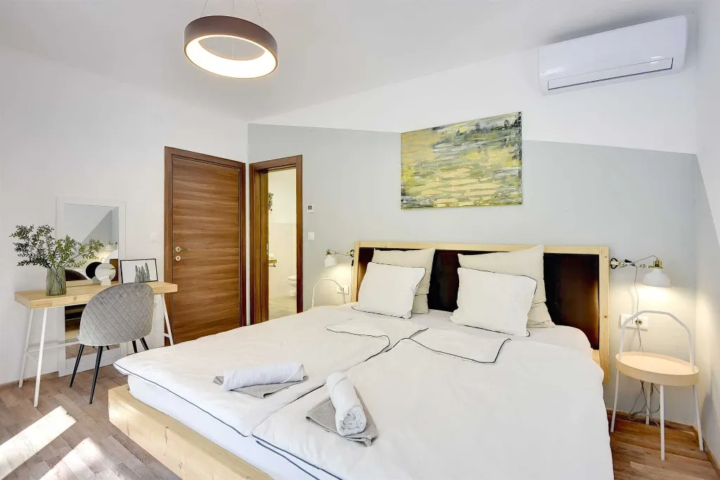 Modern Villa with Pool in Banjole (Up to 8 Guests)