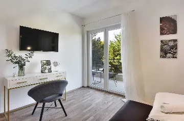 Modern Villa with Pool in Banjole (Up to 8 Guests)