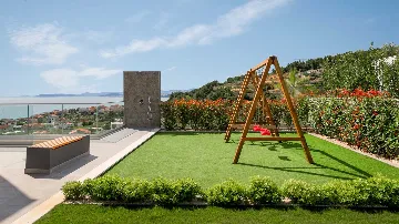 Air-Conditioned Villa with Sea View in Podstrana