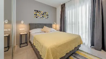 Air-Conditioned Villa with Sea View in Podstrana