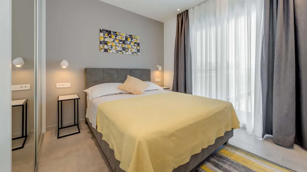 Air-Conditioned Villa with Sea View in Podstrana