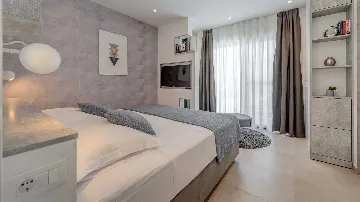 Air-Conditioned Villa with Sea View in Podstrana