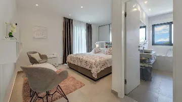 Air-Conditioned Villa with Sea View in Podstrana