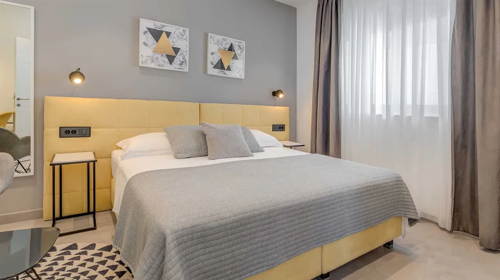 Air-Conditioned Villa with Sea View in Podstrana