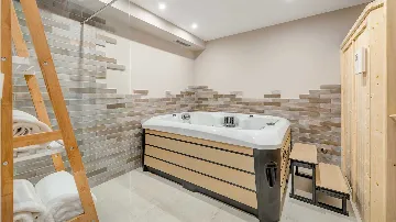 Air-Conditioned Villa with Sea View in Podstrana