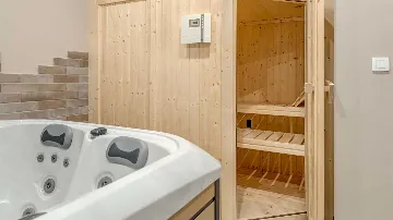 Air-Conditioned Villa with Sea View in Podstrana