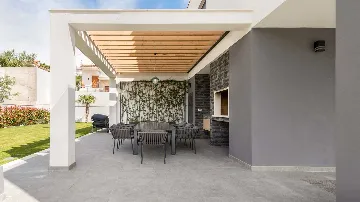 Air-Conditioned Villa with Sea View in Podstrana