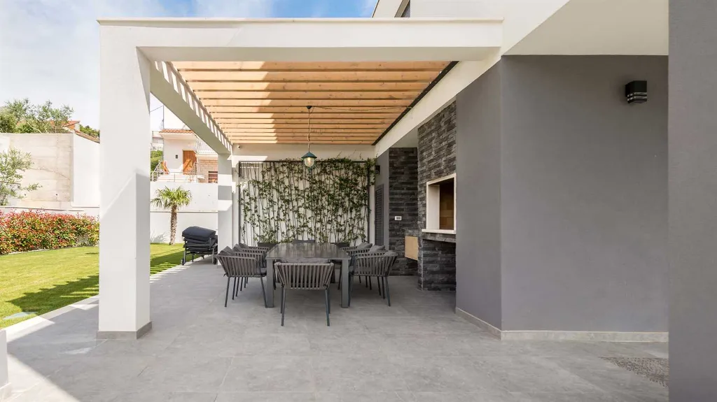 Air-Conditioned Villa with Sea View in Podstrana