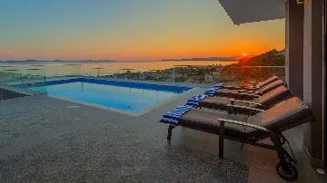 Air-Conditioned Villa with Sea View in Podstrana