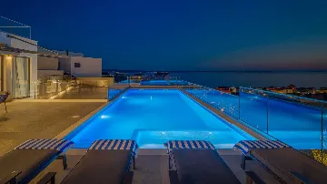 Air-Conditioned Villa with Sea View in Podstrana