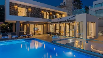 Air-Conditioned Villa with Sea View in Podstrana