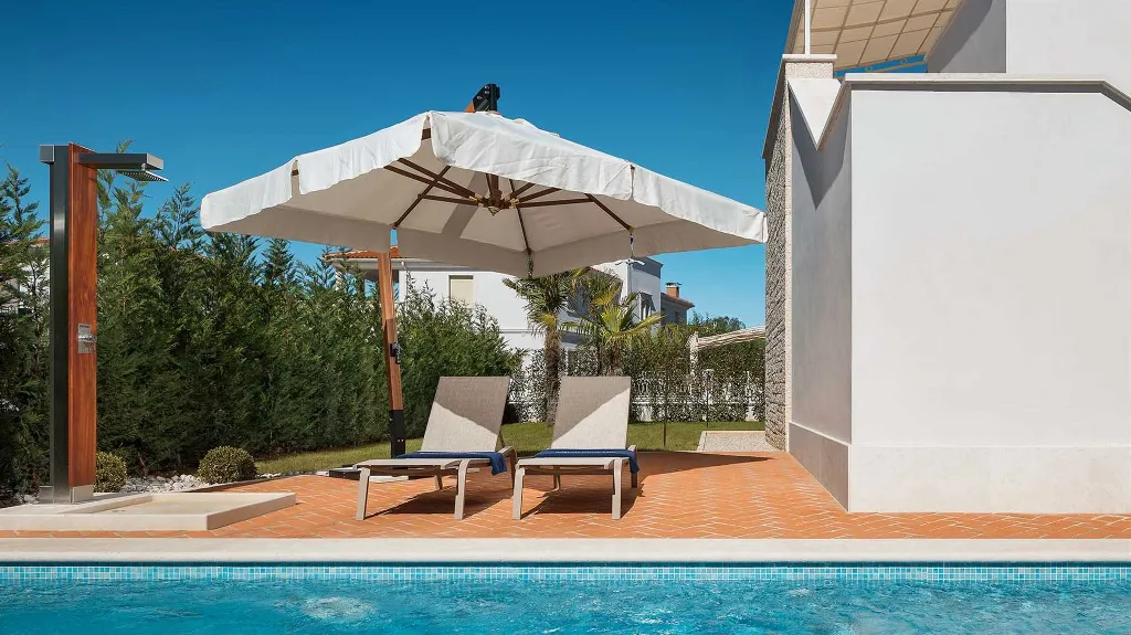 Modern 4-Bedroom Villa in Vabriga