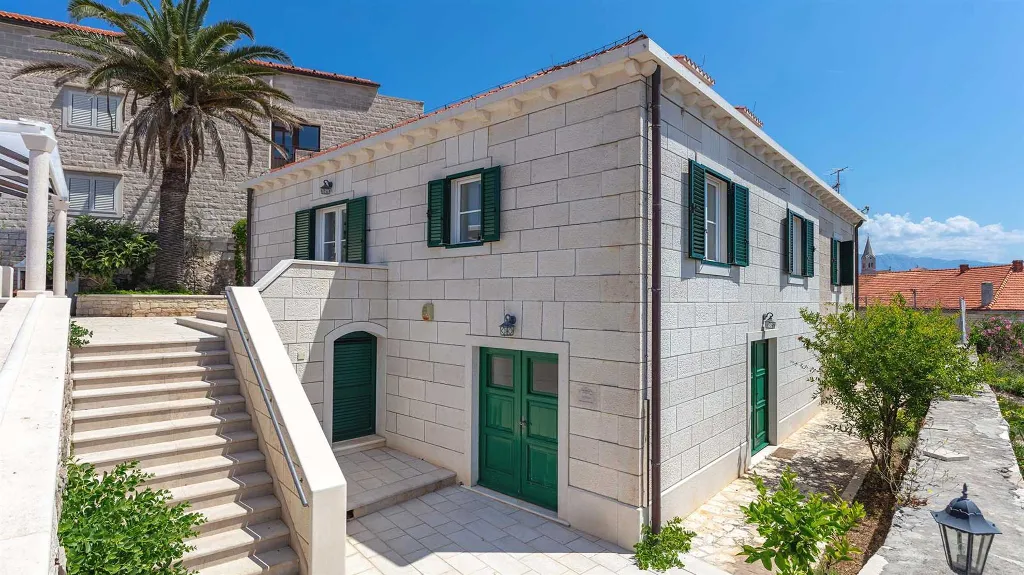 Traditional Stone Villa in Sumartin for Up to 10