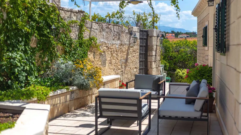 Traditional Stone Villa in Sumartin for Up to 10