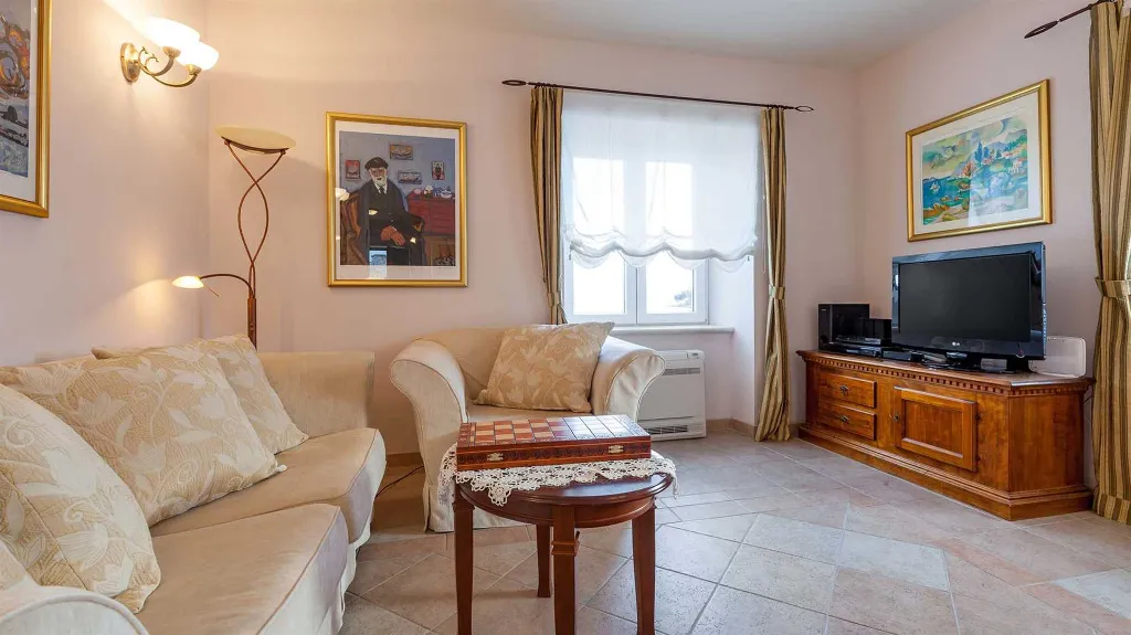 Traditional Stone Villa in Sumartin for Up to 10