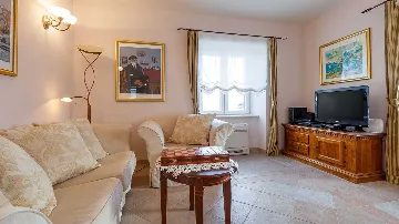 Traditional Stone Villa in Sumartin for Up to 10