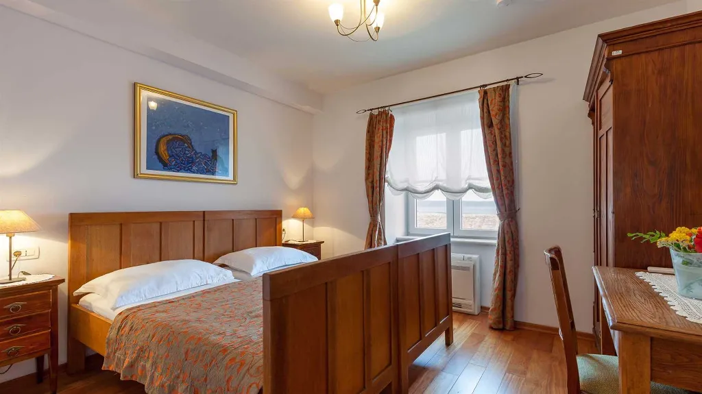 Traditional Stone Villa in Sumartin for Up to 10