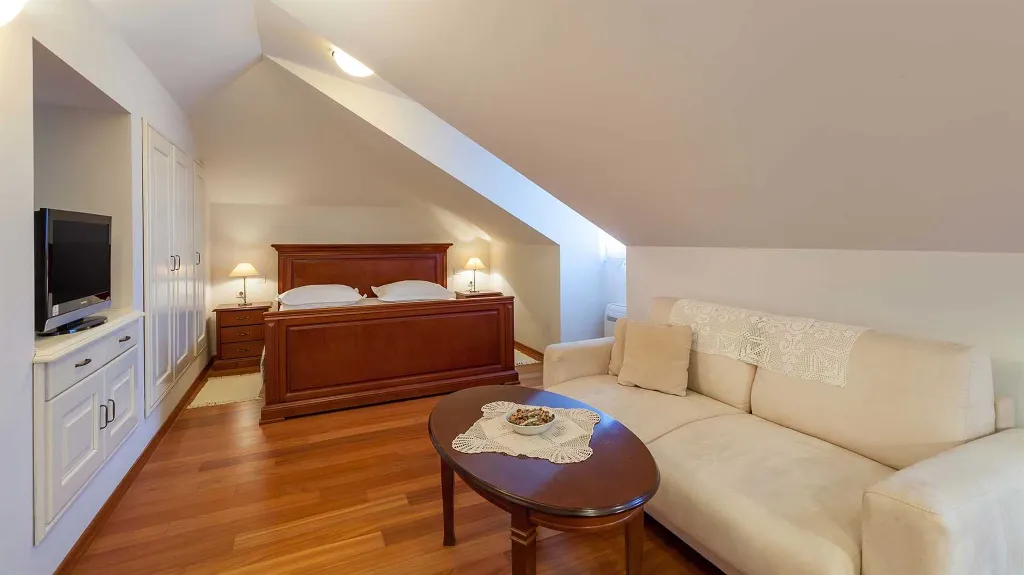 Traditional Stone Villa in Sumartin for Up to 10