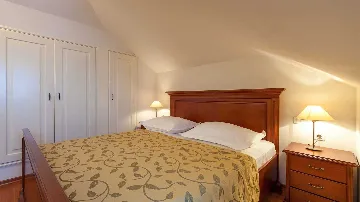 Traditional Stone Villa in Sumartin for Up to 10