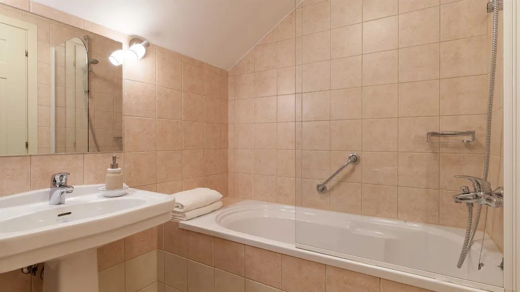 Traditional Stone Villa in Sumartin for Up to 10