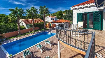 Family Villa in Sumartin for Up to 8 Guests