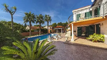 Family Villa in Sumartin for Up to 8 Guests