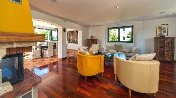 Family Villa in Sumartin for Up to 8 Guests