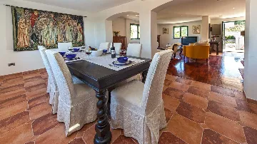 Family Villa in Sumartin for Up to 8 Guests