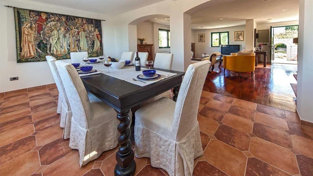 Family Villa in Sumartin for Up to 8 Guests