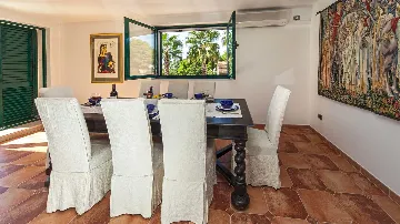 Family Villa in Sumartin for Up to 8 Guests